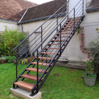 Escalier bois métal extérieur